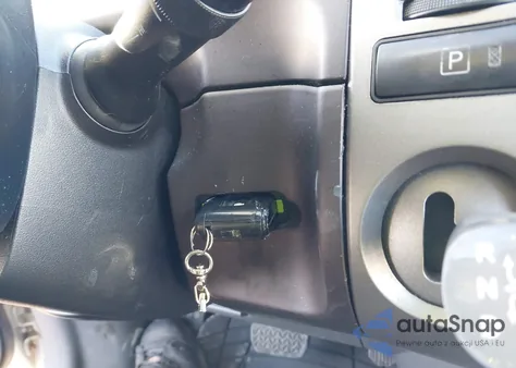 2005 Toyota Prius from USA, damaged, VIN JTDKB20UX53013930